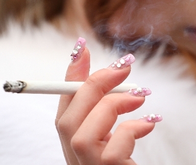Pesquisa mostra que meninas esto fumando mais que meninos