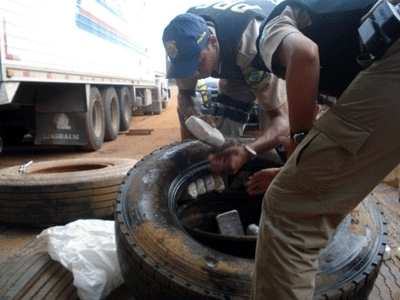 PRF apreende 41 quilos de cocanas em estepe de caminho nas proximidades de Comodoro