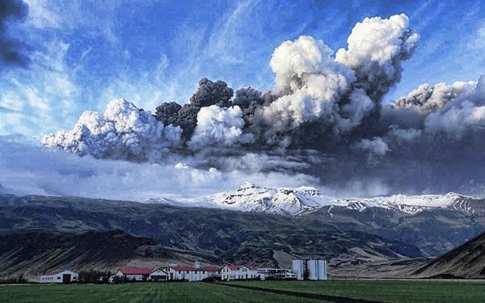 Nuvem de cinzas de vulco cobre vilarejo na Islndia e provoca caos areo na Europa