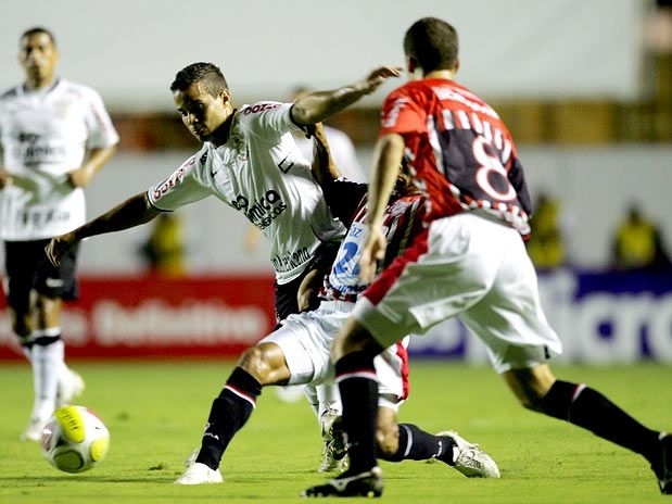 Corinthians no encaixou um bom jogo contra o Paulista