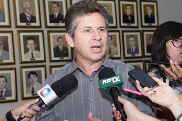 Mauro Mendes negocia com empresrios para reduzir preo passagem