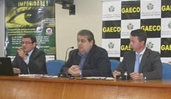 O procurador-geral de justia, Paulo Prado e os promotores Arnaldo Justino da Silva e Marco Aurelio de Castro: combate 