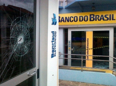 Agncias do Banrisul e Banco do Brasil foram atacadas no municpio