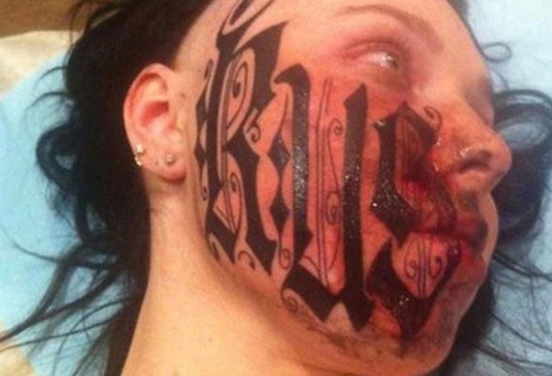Rouslan Toumaniantz tatuou seu nome no rosto de namorada