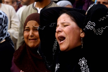 Mulheres reagem  condenao de mais de 680 integrante da Irmandade Muulmana no Egito nesta segunda-feira (28)