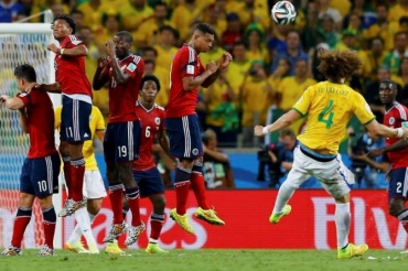 O feito de David Luiz contra a Colmbia, de falta,  o nico representante do pas entre os selecionados pela Fifa