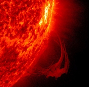 Um longo arco de plasma  liberado do Sol durante tempestade magntica registrada entre 10 e 16 de julho deste ano