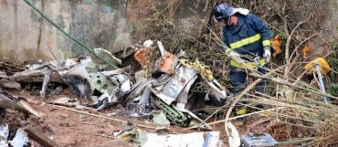 Aeronave caiu no bairro do Boqueiro, na regio central de Santos