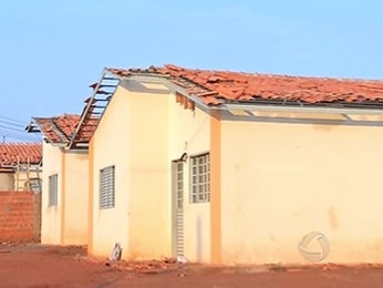 Temporal destruiu casas em Tangar da Serra (MT). 