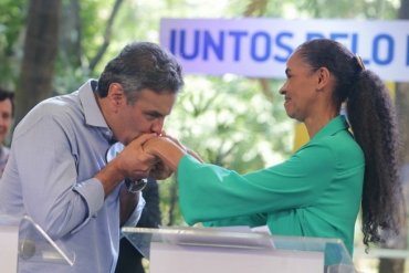 Com visual mais jovem, ex-senadora Marina Silva aparece ao lado de Acio em SP para celebrar apoio ao tucano no segundo turno da campanha
