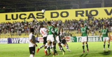 No primeiro turno, o Luverdense empatou em 2 a 2 com o Joinville, no estdio Passo das Emas, em Lucas do Rio Verde