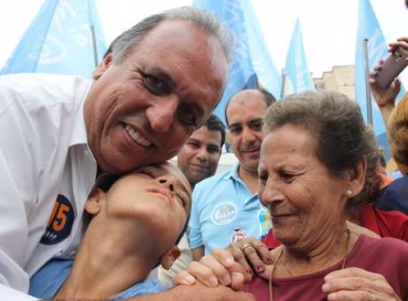 Luiz Fernando Pezo durante campanha eleitoral no Rio de Janeiro