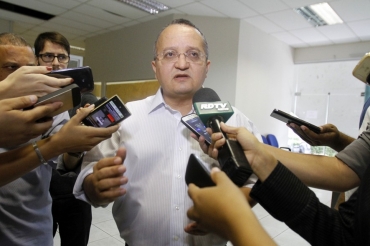 O governador eleito Pedro Taques, que deve enviar reforma para AL somente em 2015