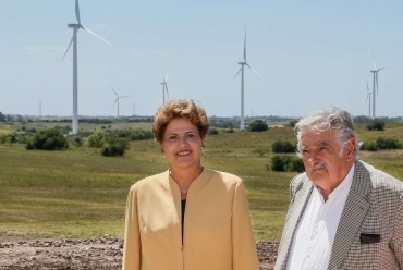 Dilma Rousseff desembarcou neste sbado no Uruguai, onde acompanha amanh (1) a posse do novo presidente, Tabar Vzquez, que assume o cargo em substituio a Jos Mujica