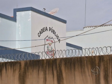 Mulheres doparam agentes e 27 presos fugiram da Cadeia Pblica de Nova Mutum. 