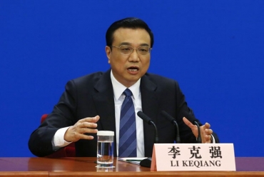 O primeiro-ministro chins Li Keqiang, gesticula conforme fala durante uma coletiva de imprensa em Pequim nesta quinta-feir