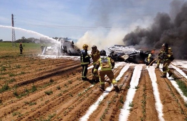 Imagem divulgada no perfil do corpo de bombeiros da Espanha mostra o acidente