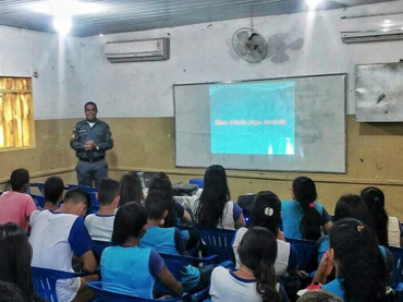 Polcia Militar faz palestras em escolas para conscientizar estudantes e pais sobre perigos do jogo (Foto: PM/Divulgao)