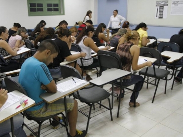 Candidatos fazem prova de concurso pblico em Belm (Foto: Camila Lima/O Liberal)