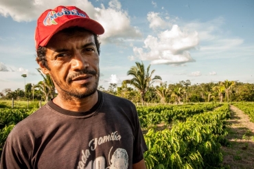 Rosiel Pereira sempre sonhou em trabalhar na agricultura familiar e recebeu 2 mil mudas de caf - Foto por: Maria Anffe/Gcom-MT