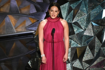 Daniela Vega chega  cerimnia de entrega do Oscar, no Dolby Theatre, em Los Angeles
