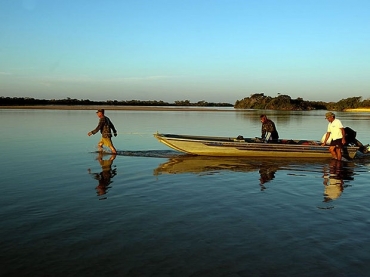 Pesca no rio Araguaia  fonte de renda em Nova Xavantina-MT. 