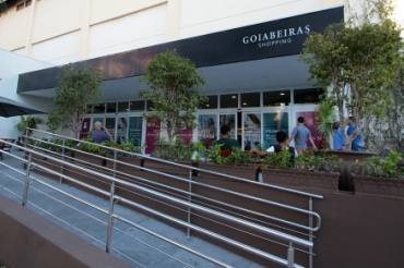 A fachada do Goiabeiras Shoppig, em Cuiab