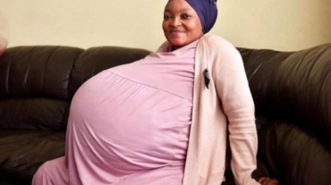 Site diz que mulher bateu recorde mundial ao parir 10 bebês na África do Sul (Crédito: Reprodução)