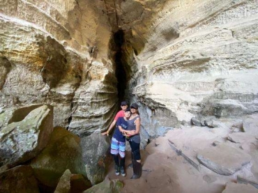 Turistas vistam o circuito de cavernas em Chapada dos Guimares