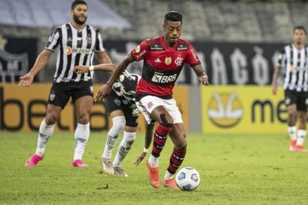 Flamengo e Atlético-MG jogam neste domingo na Arena Pantanal
