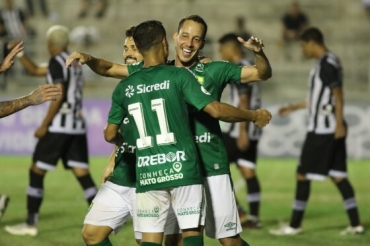Rodriguinho comemora o segundo gol do Cuiabá contra o ASA