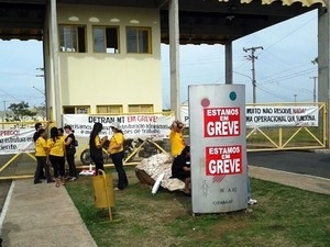 Servidores do Detran esto em greve h 11 dias (Foto: Andressa Boa Sorte/TVCA)
