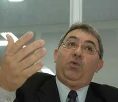 O promotor de justia Roberto Turin pede tambm cpia de documento que no consta no edital encaminhado ao MPE