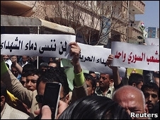 Manifestantes de origem curda protestam na cidade de Qamishli