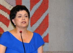 Dilma continua 24 pontos � frente de Serra em pesquisa