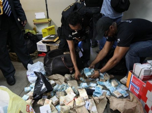 Polcia apreendeu aproximadamente R$ 2 milhes em dinheiro