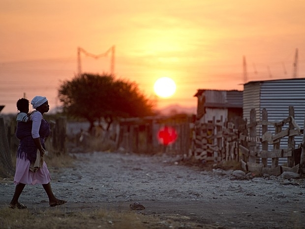 Favela da cidade de Nkaneng, na frica do Sul, em imagem de 9 de julho