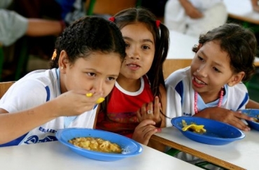 Meta � fazer o registro de pre�os de g�neros aliment�cios, para alimenta��o dos estudantes matriculados nas 126 unidades