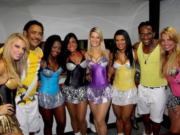 Compadre Washington apresenta as novas danarinas do  o Tchan em Salvador