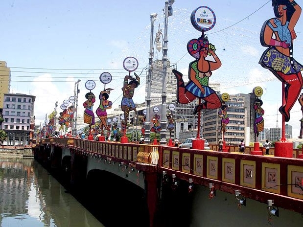 Ruas da capital pernambucana j esto quase prontas para receber folies