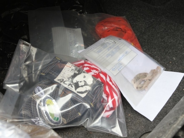 As roupas que Luciene e Lav�nia vestiram, al�m do t�nis e do cadar�o, foram levadas nesta tarde para o Instituto de Crim