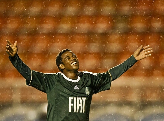 Adriano Michael Jackson comemora um dos gols marcados contra o Comercial-PI