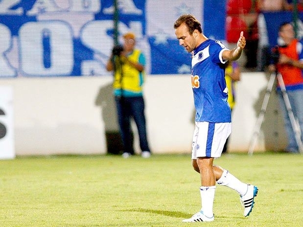 Roger  um dos destaques do time do Cruzeiro, que disputa a Libertadores da Amrica