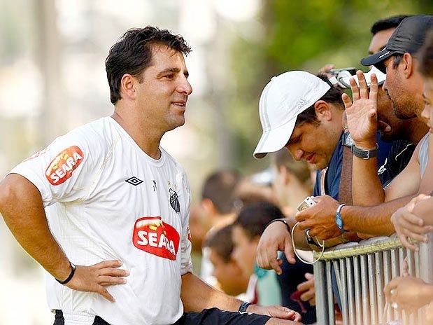 O t�cnico interino espera paci�ncia dentro e fora de campo para vencer na Libertadores