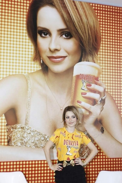 A cantora Sandy em evento para a divulgao da nova campanha da Devassa, que comea a ser veiculada nesta semana