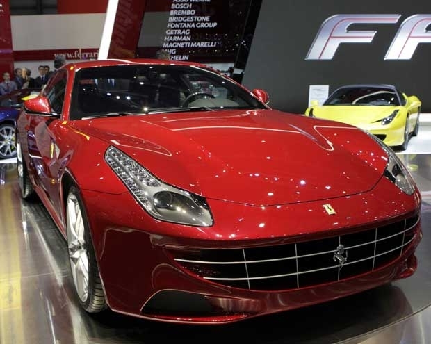 Nova Ferrari FF é estrela do Salão de Genebra