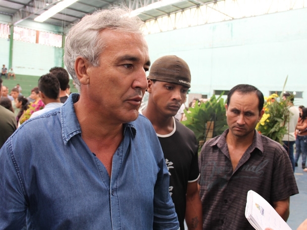 Prefeito (de azul) tem um dos primos entre as vtimas de acidente