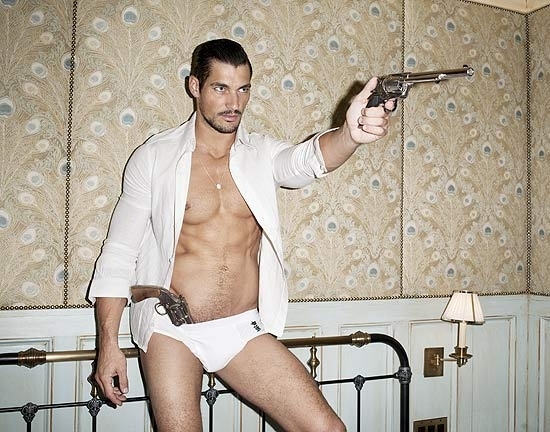 David Gandy estrela a campanha de inverno da grife brasileira Sergio K.