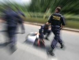 Assaltantes atiram em PM e um dos bandidos acaba morto e outro foi preso