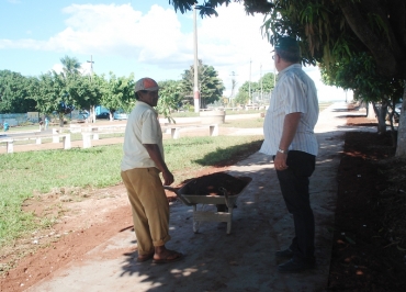 Com o foco no Carnaval, pra�a em frente � Prefeitura recebe aten��o especial